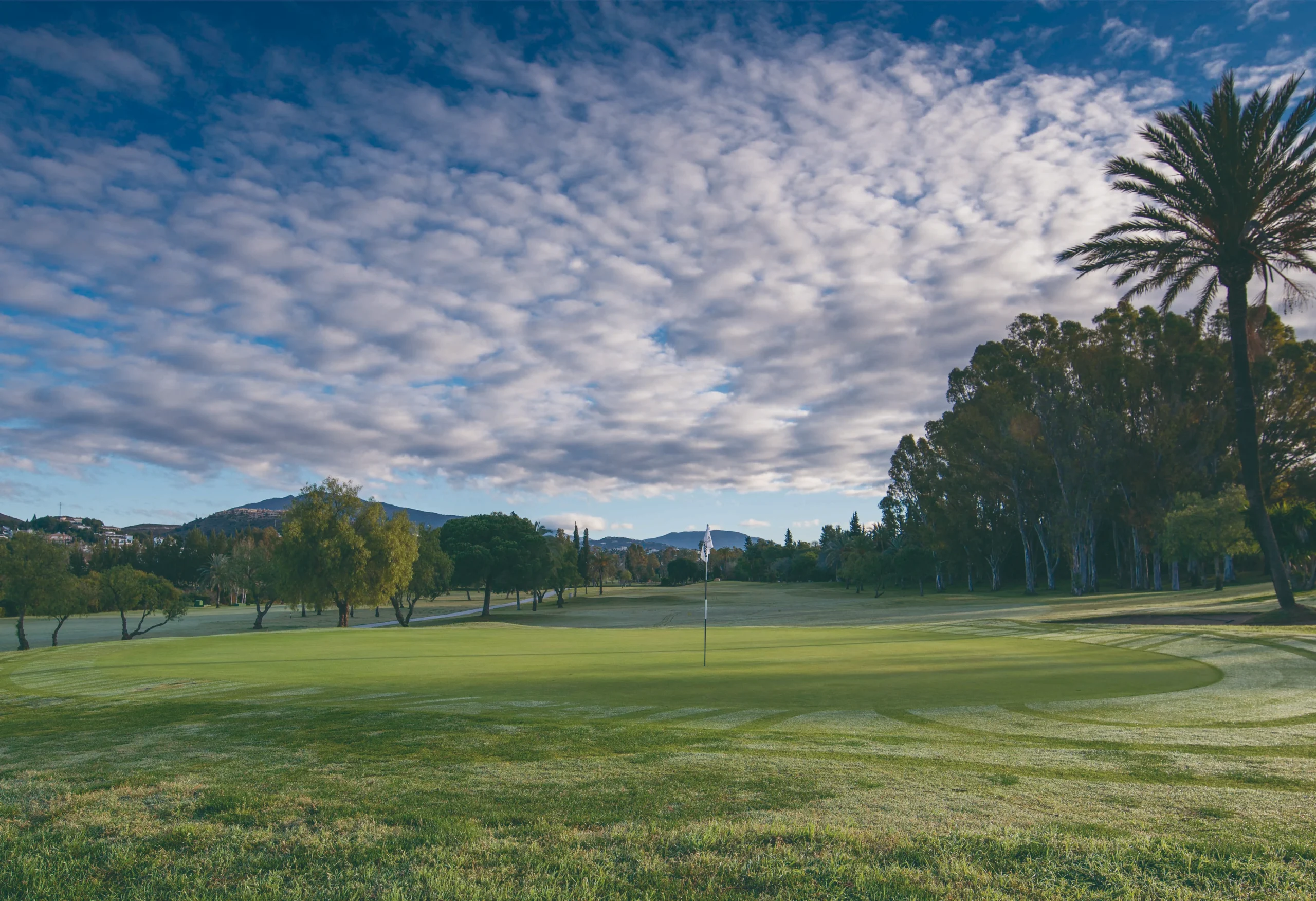 Posicionamiento en Golf: 3 Claves para que tu Club Deje de Ser Uno Más