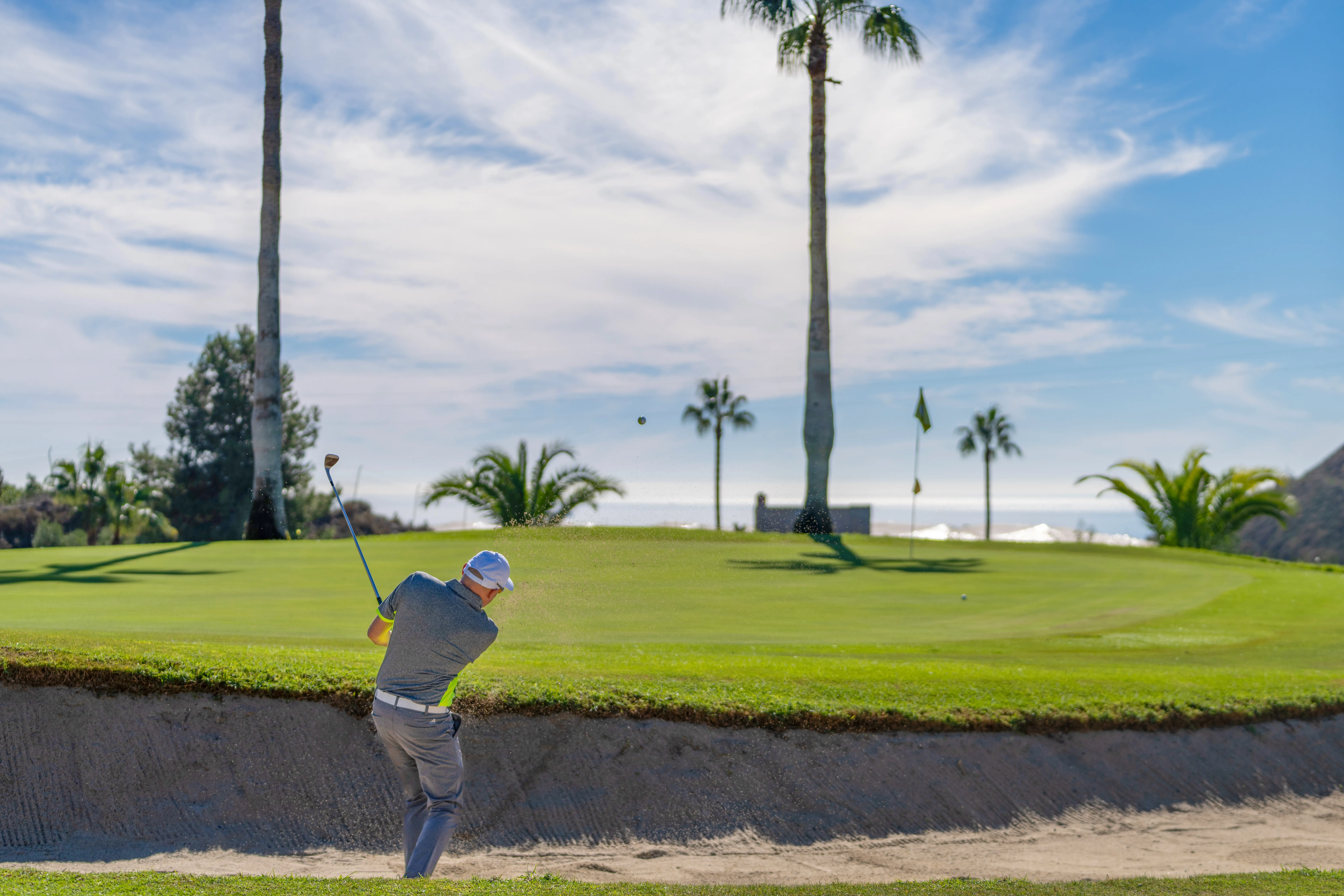 Proyecto de branding para Baviera Golf. Conoce cómo su nueva identidad visual, logotipo y estrategia de marca refuerzan su posicionamiento como un campo de golf exclusivo. Baviera Golf 2