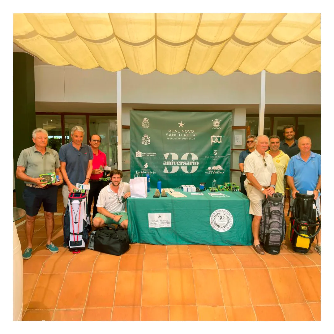 Patrocinar un torneo de golf: entrega de premios organizada por Hola in Company